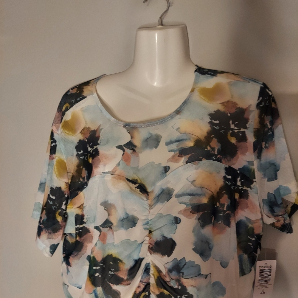 Torrid Stretch Mesh Crew Neck Ruched Top - Picture 9 of 11